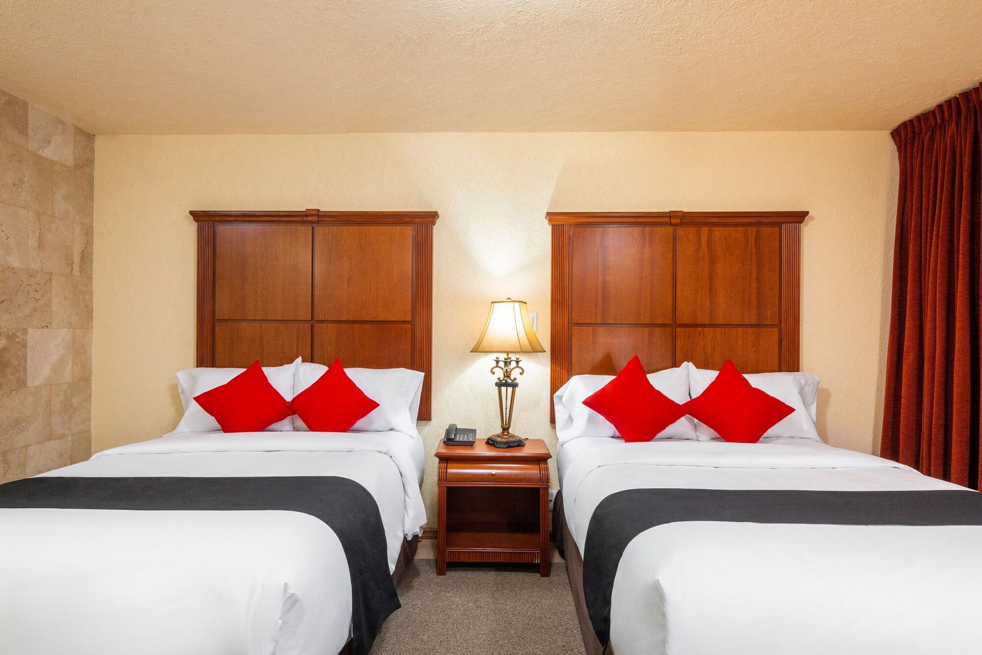 Howard Johnson By Wyndham Toluca Exterior photo