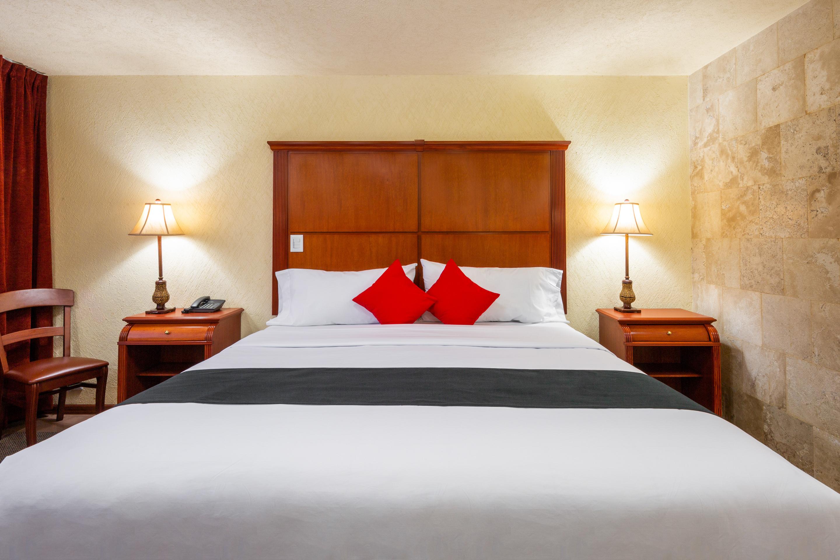 Howard Johnson By Wyndham Toluca Exterior photo