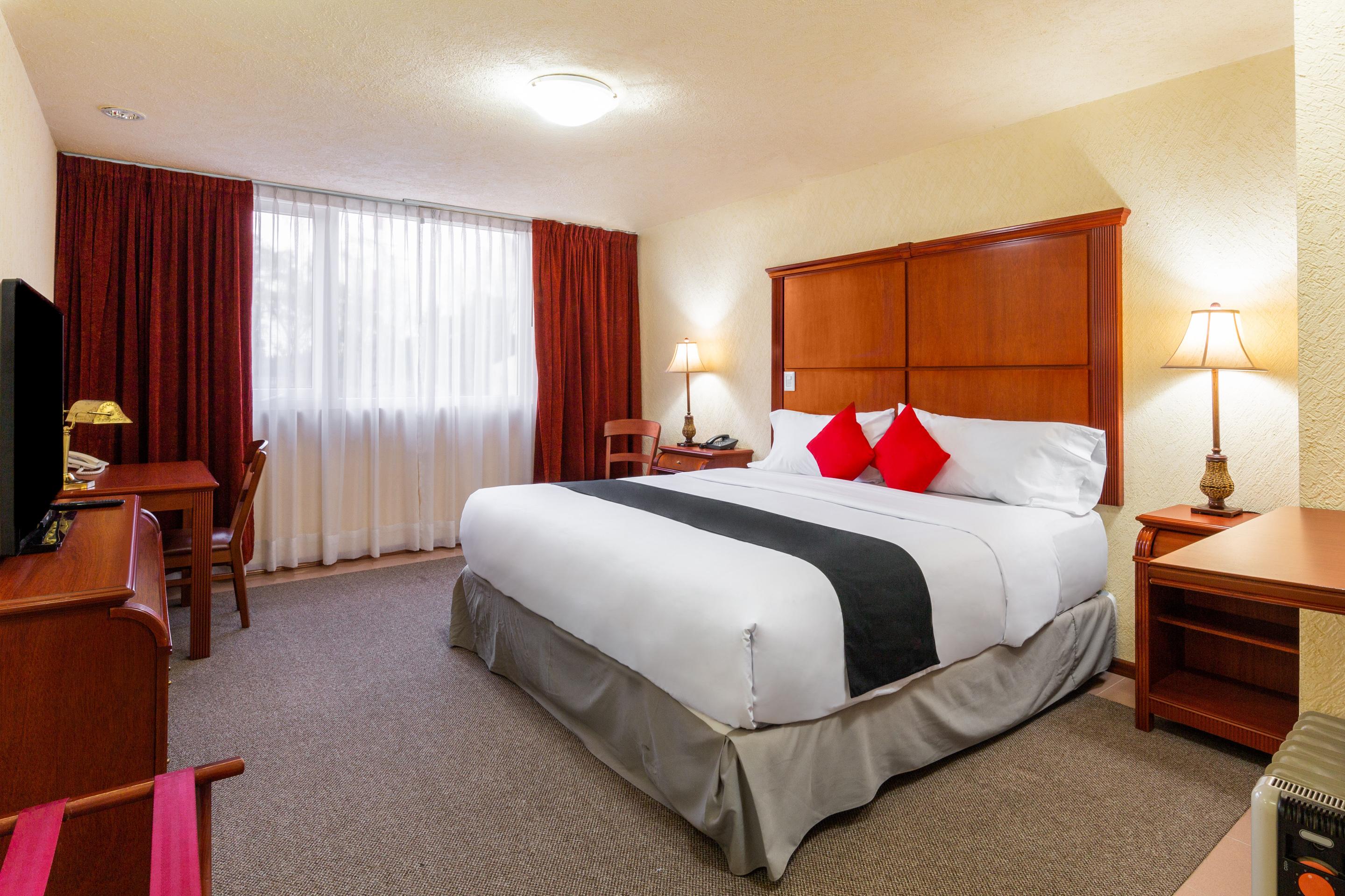 Howard Johnson By Wyndham Toluca Exterior photo