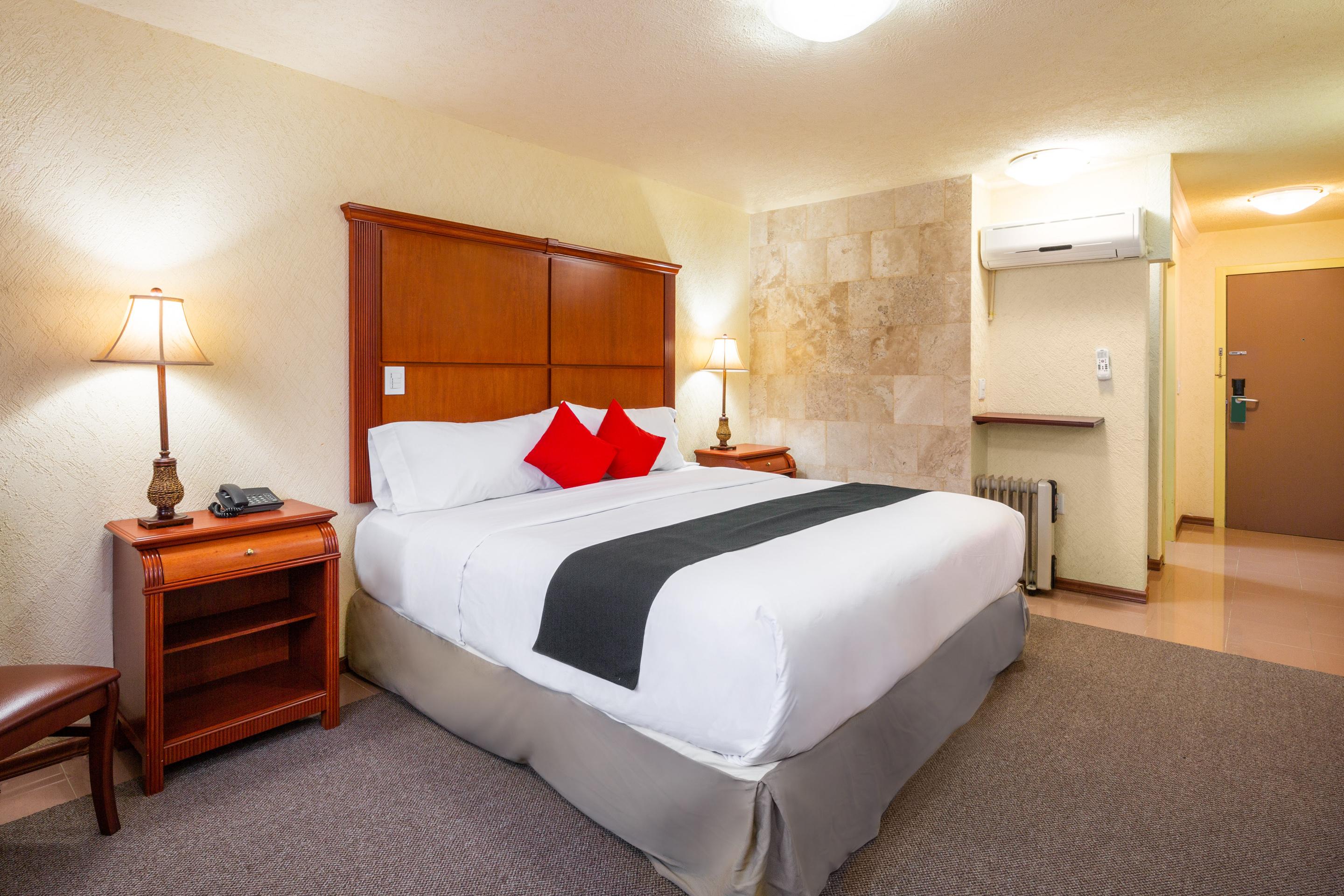 Howard Johnson By Wyndham Toluca Exterior photo