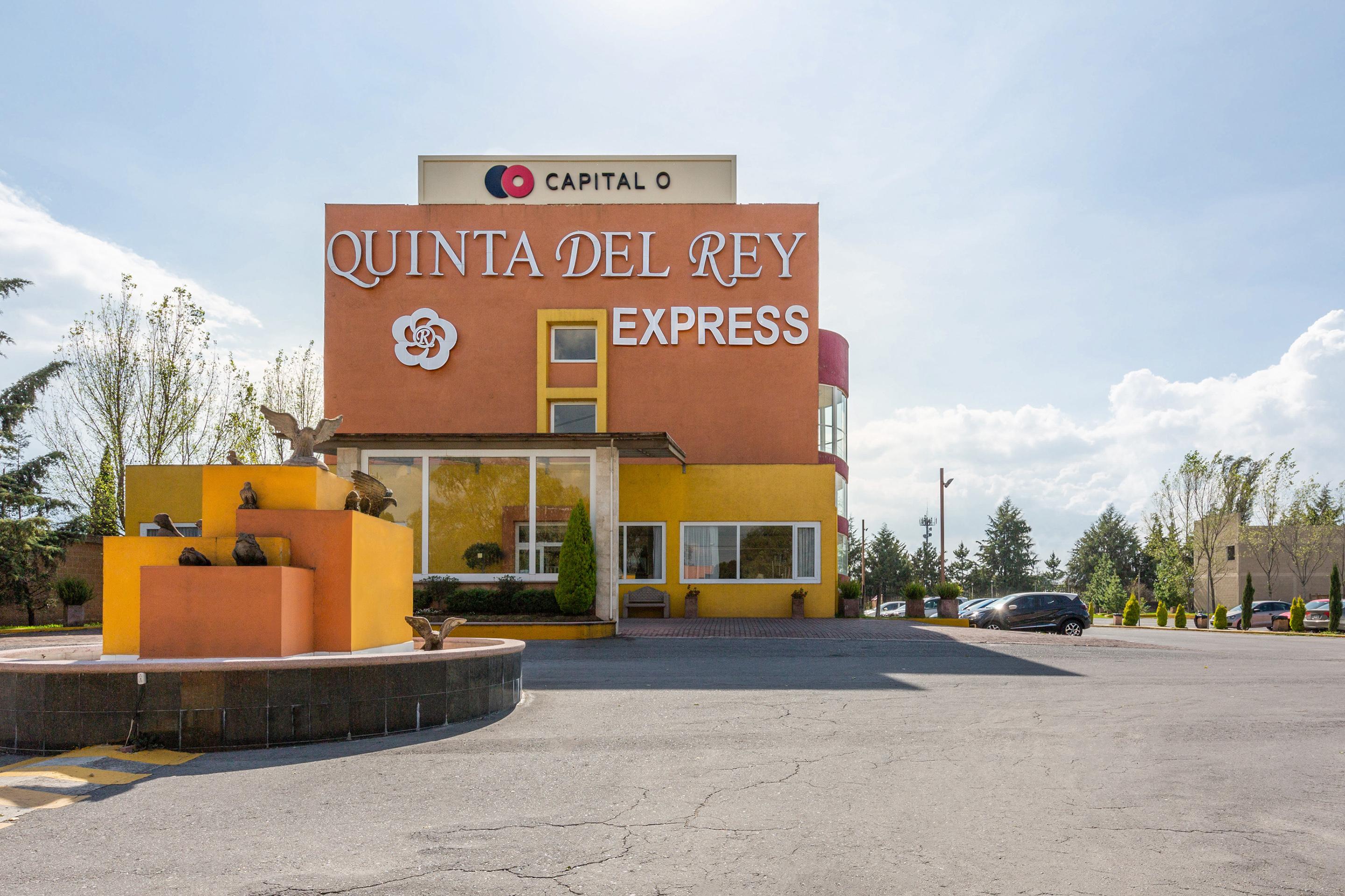 Howard Johnson By Wyndham Toluca Exterior photo