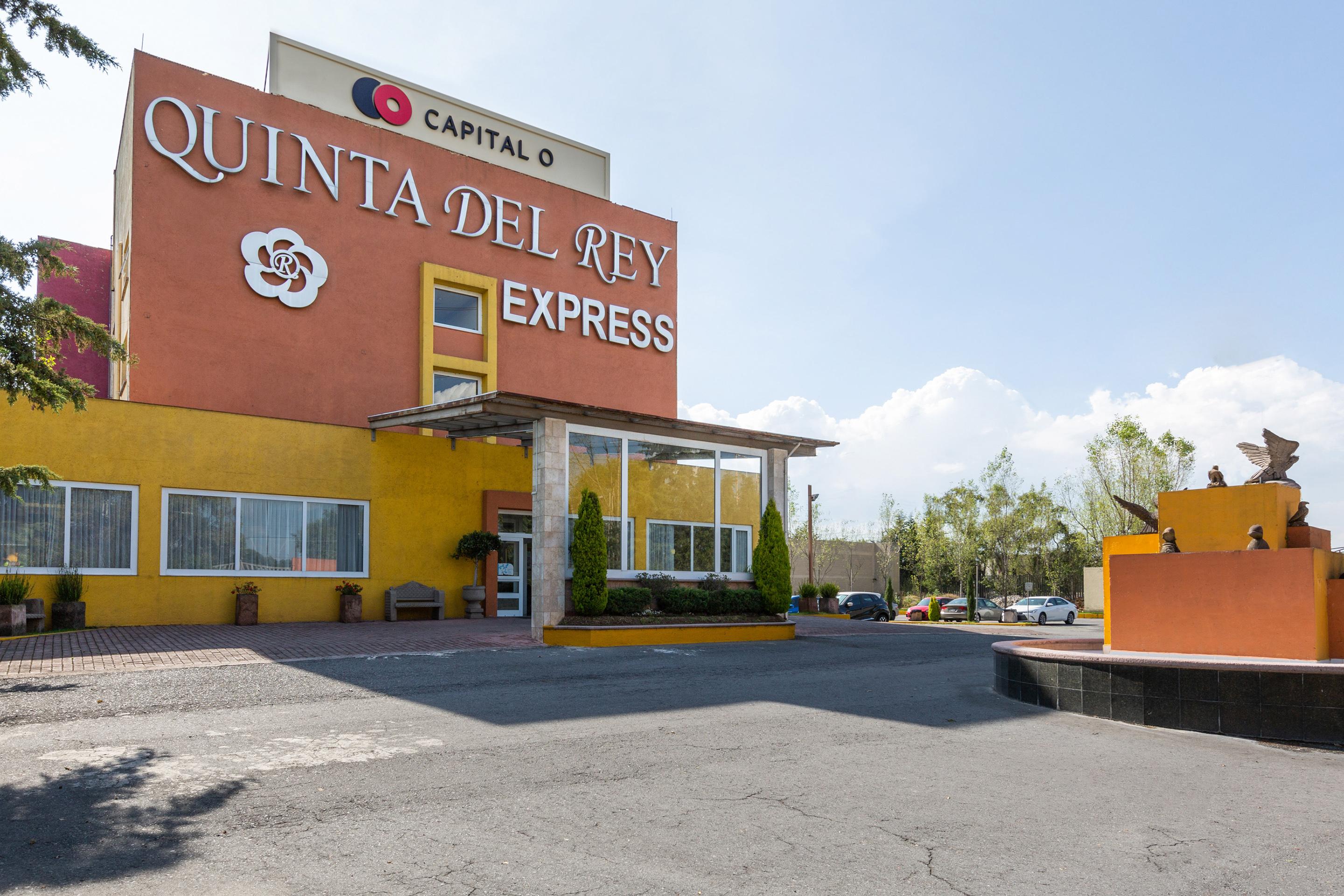 Howard Johnson By Wyndham Toluca Exterior photo