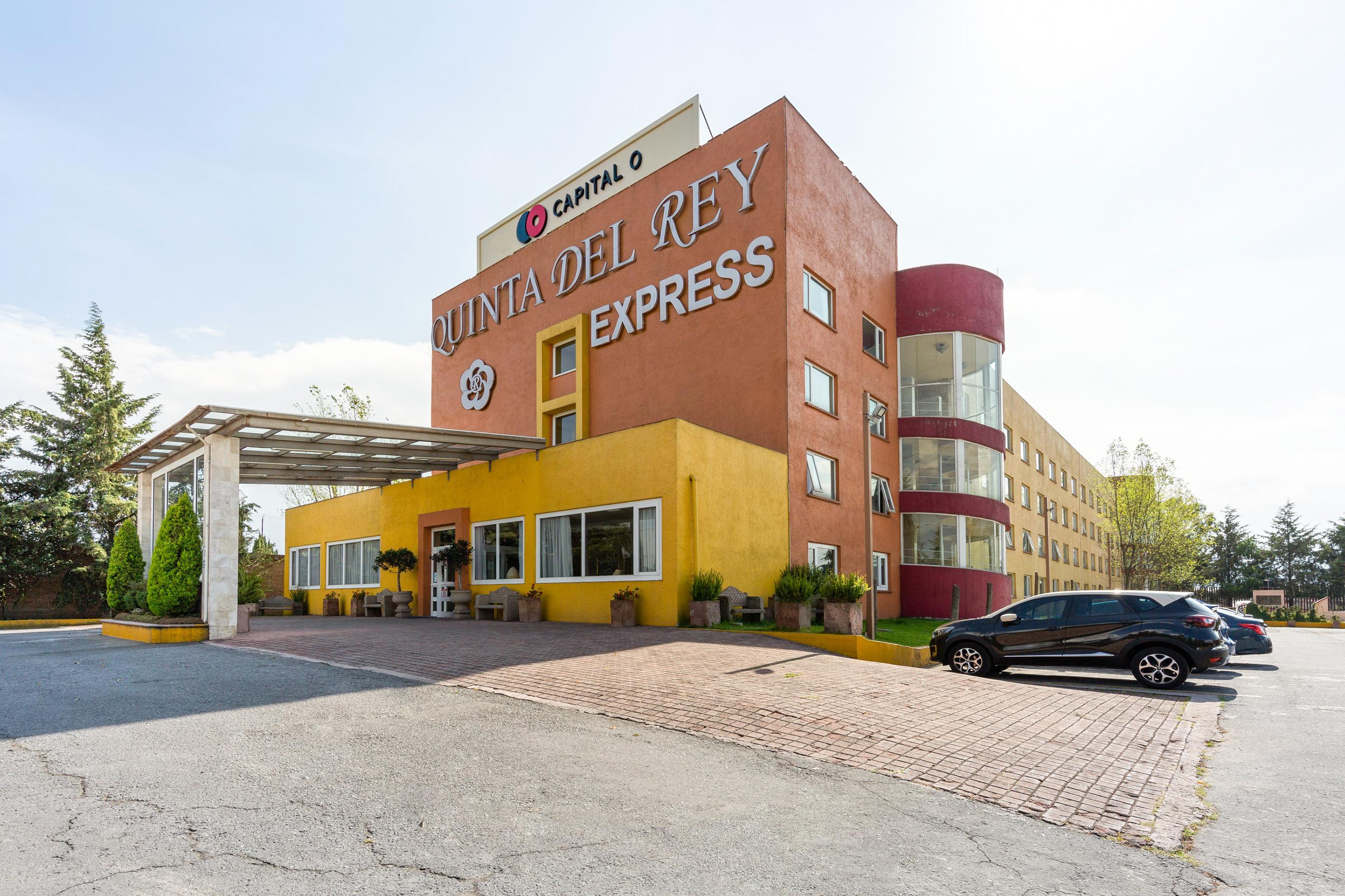 Howard Johnson By Wyndham Toluca Exterior photo