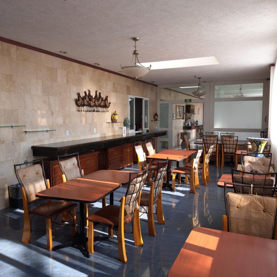 Howard Johnson By Wyndham Toluca Exterior photo
