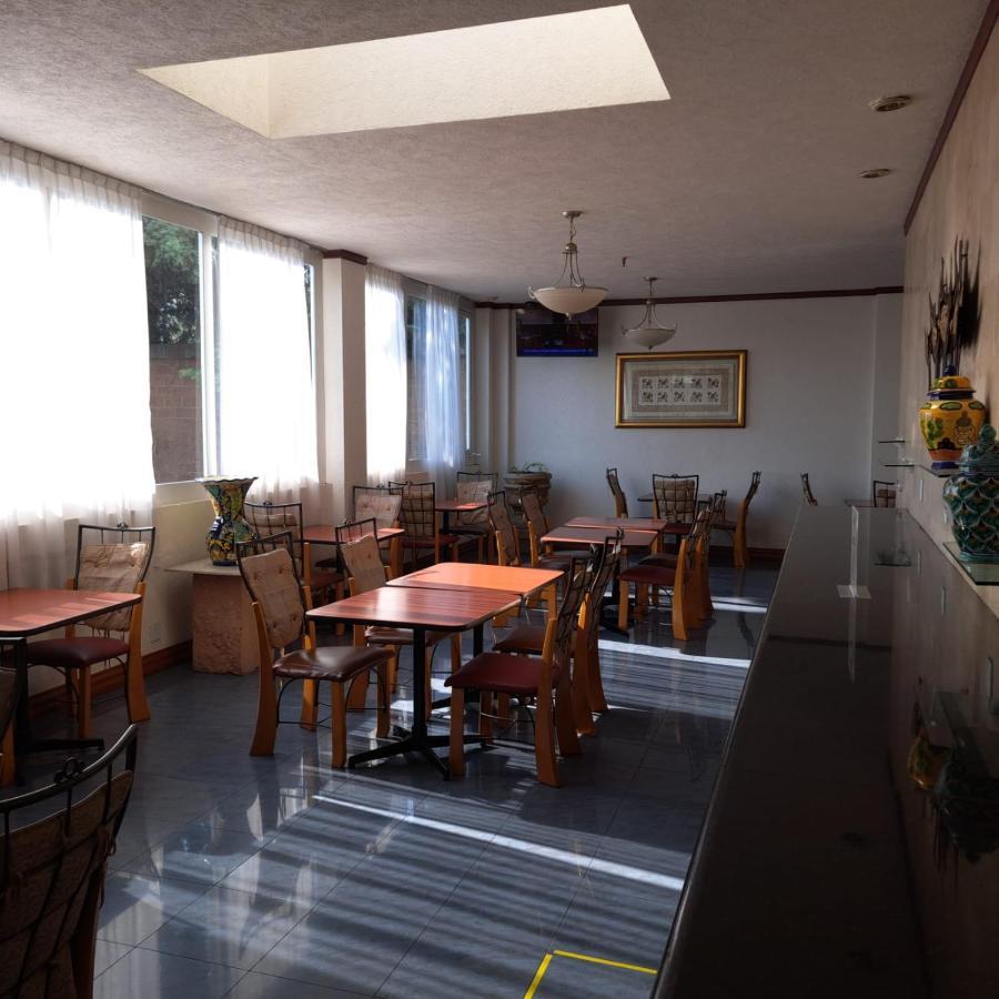 Howard Johnson By Wyndham Toluca Exterior photo