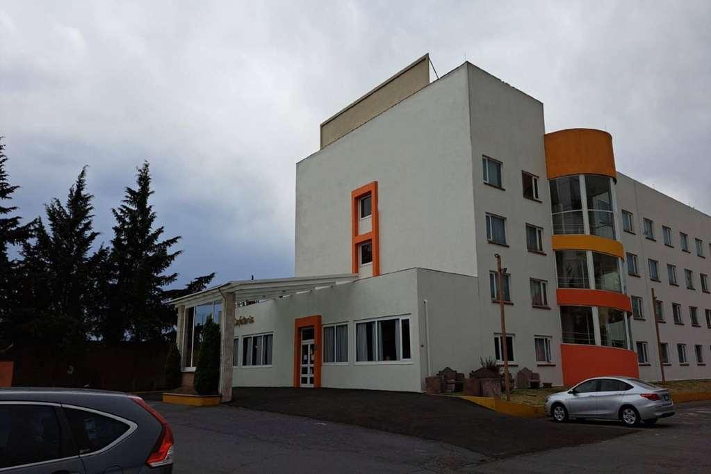 Howard Johnson By Wyndham Toluca Exterior photo