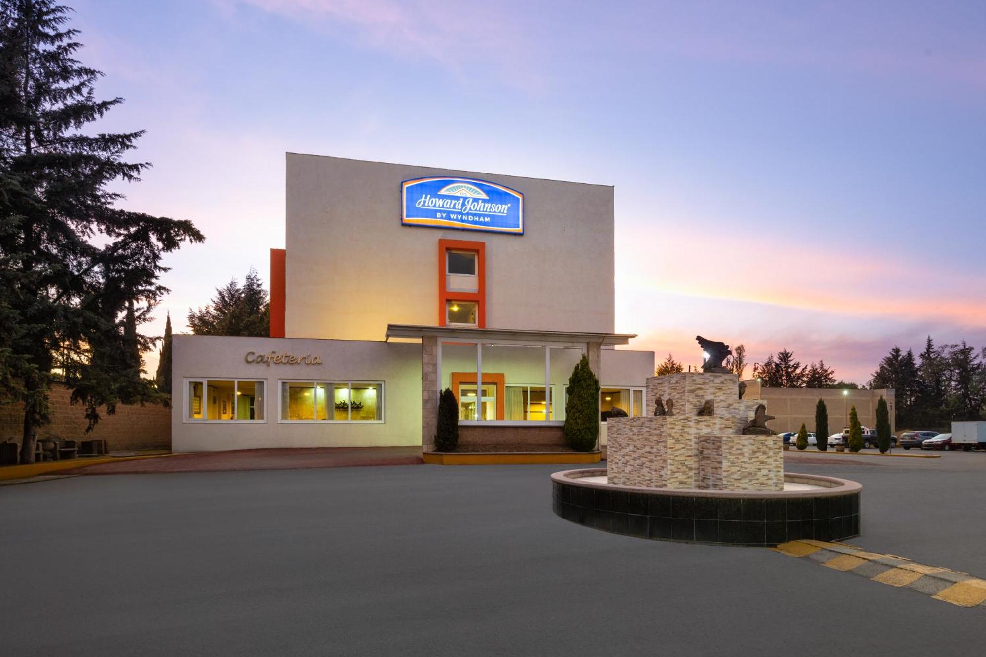 Howard Johnson By Wyndham Toluca Exterior photo