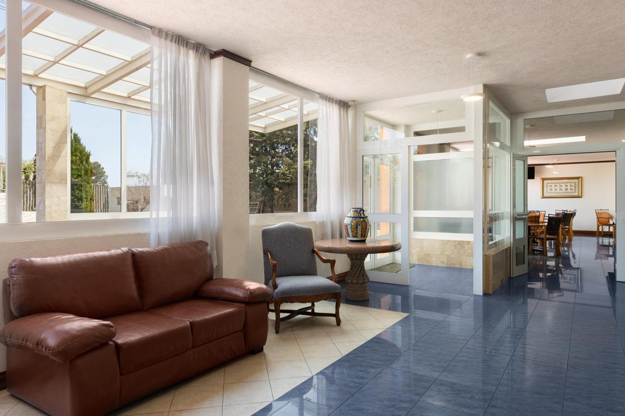 Howard Johnson By Wyndham Toluca Exterior photo