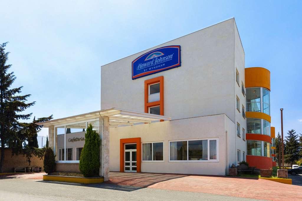 Howard Johnson By Wyndham Toluca Exterior photo