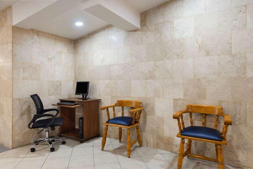 Howard Johnson By Wyndham Toluca Facilities photo