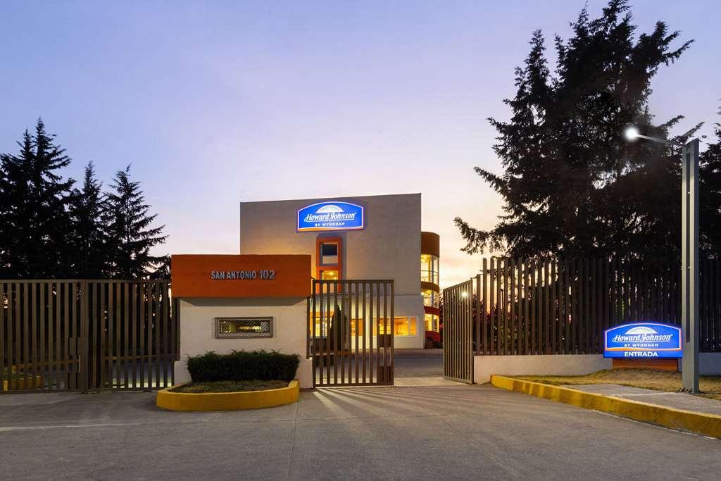 Howard Johnson By Wyndham Toluca Exterior photo