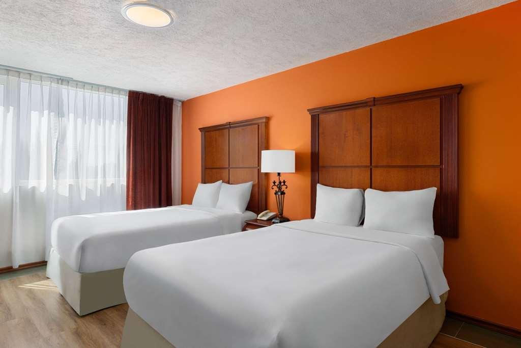 Howard Johnson By Wyndham Toluca Room photo