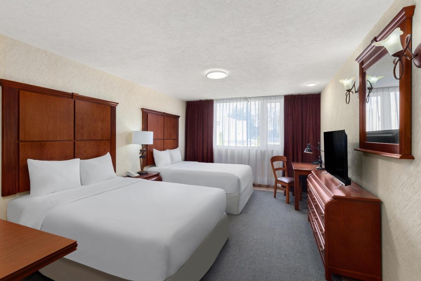 Howard Johnson By Wyndham Toluca Exterior photo